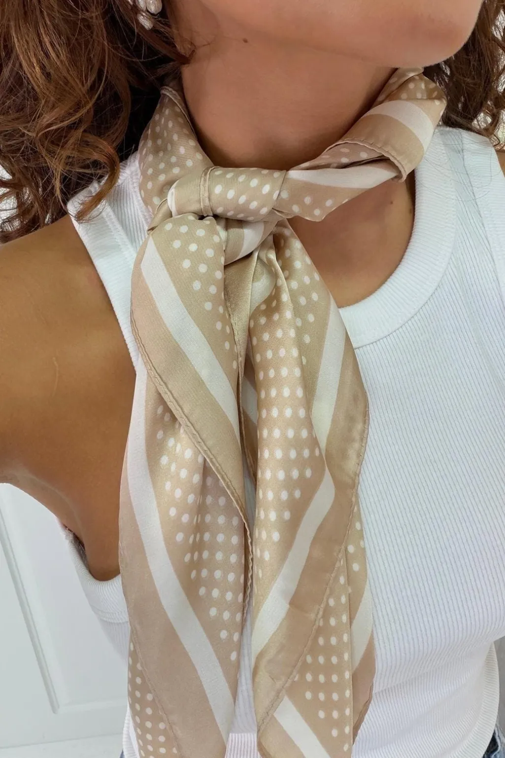 Aeleonora Scarf