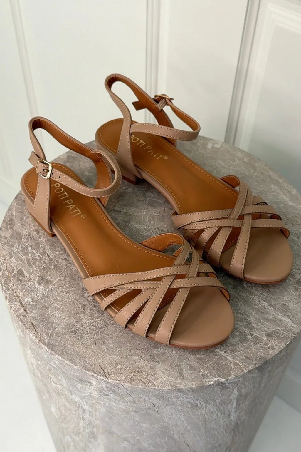 Blgeranium Sandals