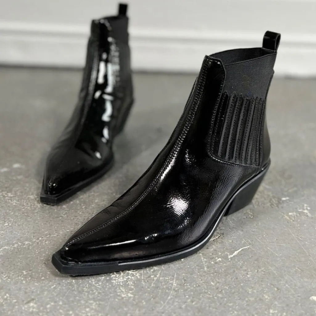 Csthe Walking Boot Patent