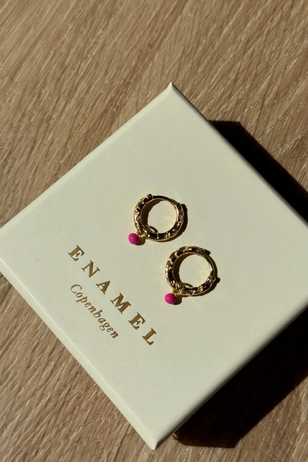 Enamel Copenhagen Enhoops, Belle E245GM | Örhängen