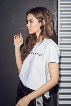 Haute L'Amitié Harub ogo Tee H10096 | T-Shirts & Toppar