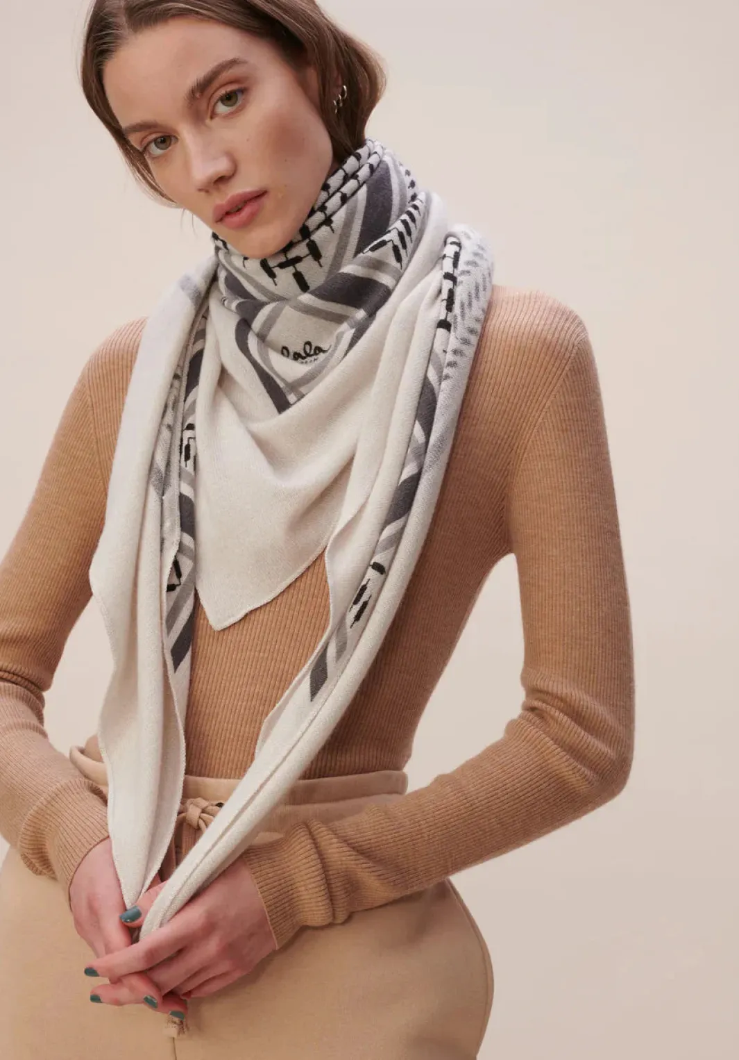 Lala Berlin Lbtriangle Trinity Classic L | Halsdukar