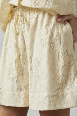 Love & Divine dove970-7 18608 | Shorts