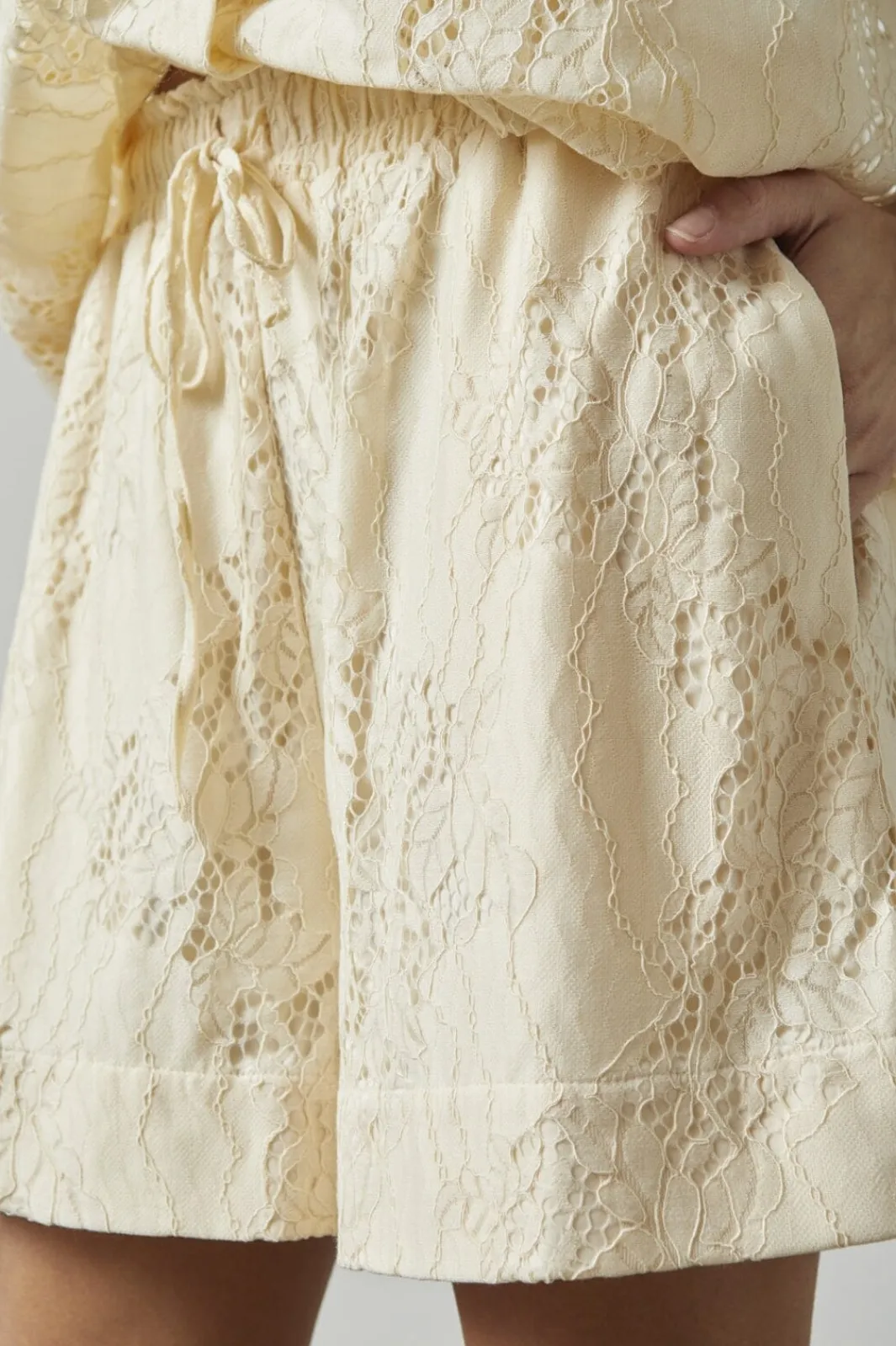 Love & Divine dove970-7 18608 | Shorts