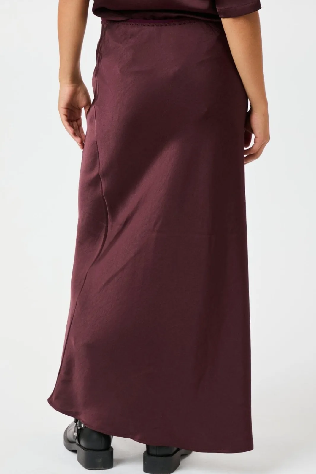 Neo Noir Nnvicky Heavy Sateen Skirt 159588 | Kjolar