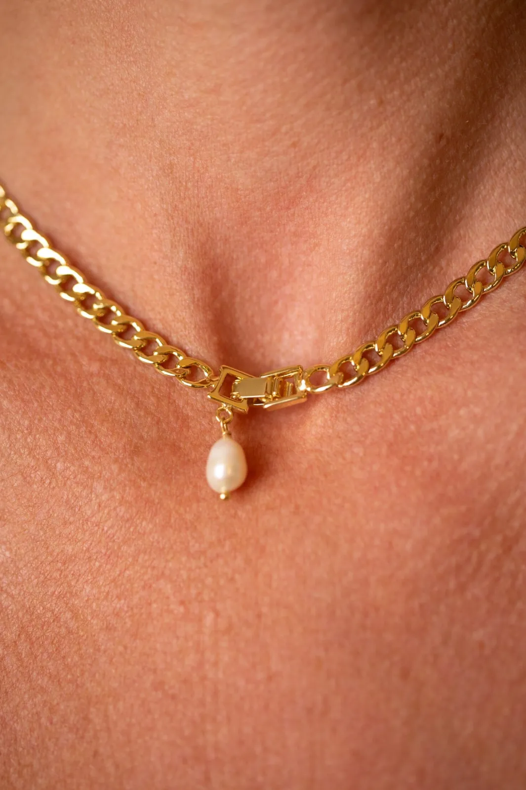 Rooted Soft Pearl | Halsband