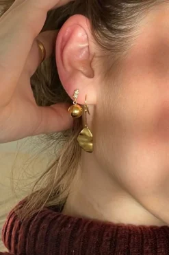 Sthook With Goldenenen Refection Moon Earring Right