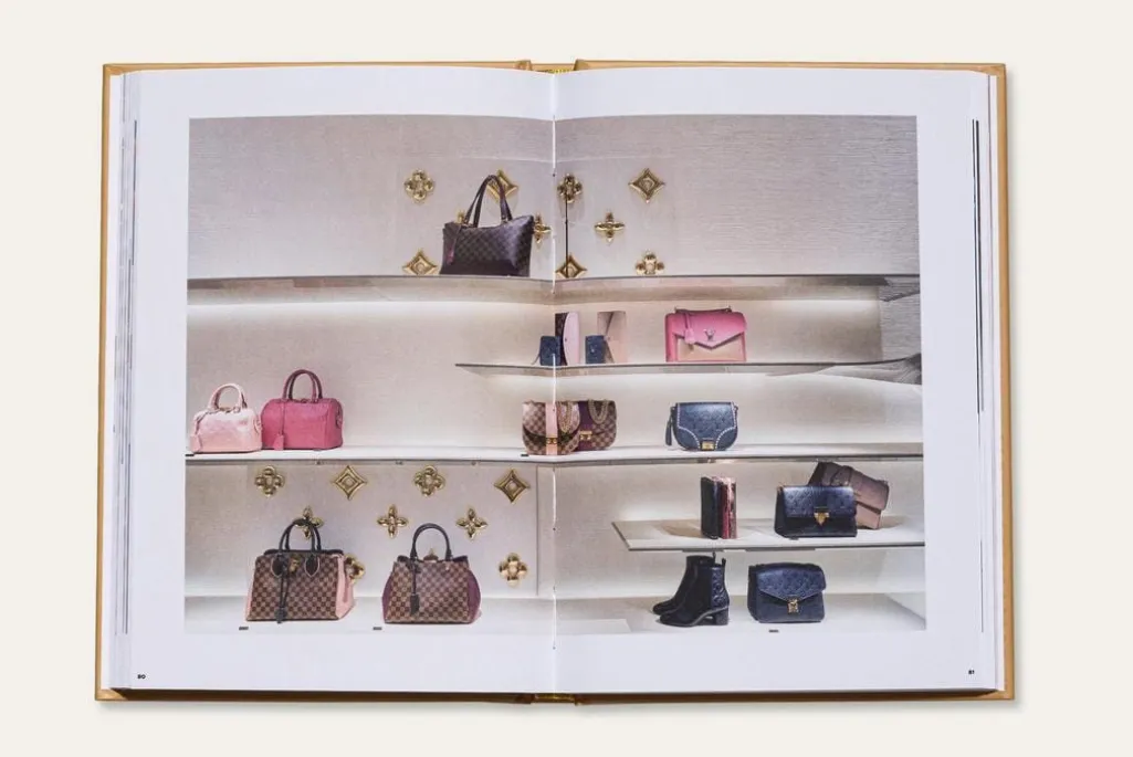 The Essence Of Louis Vuitton HS1012