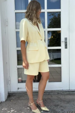 Yaslikka 2/4 Tunnel Blazer