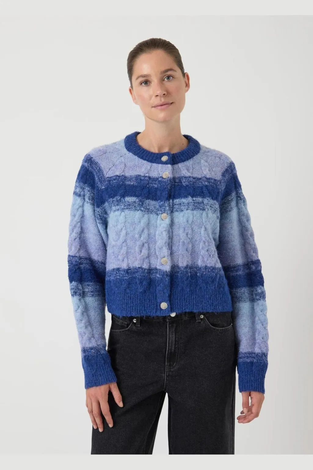 Yasmegano Ls Knit Short Cardigan