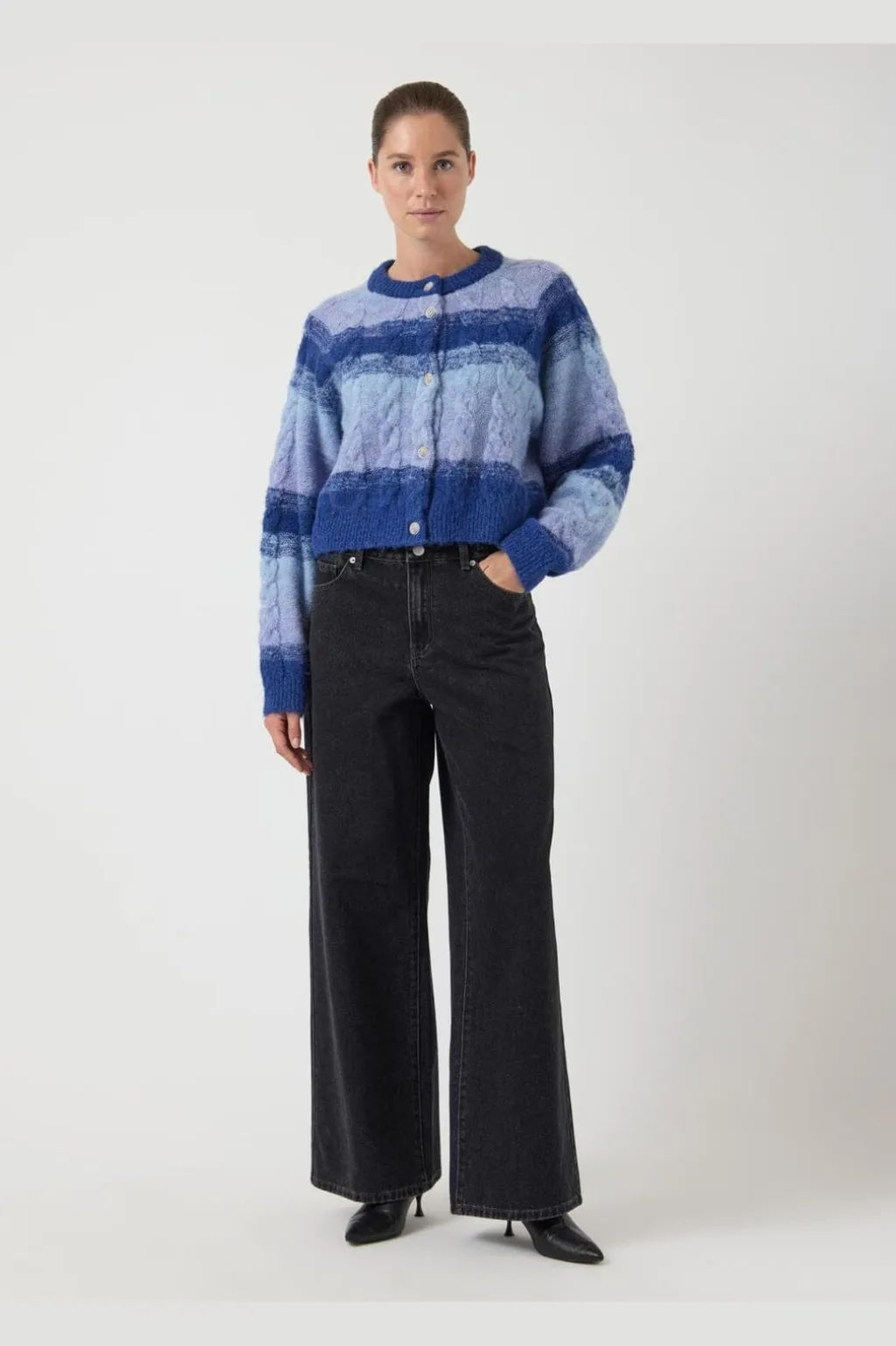 Yasmegano Ls Knit Short Cardigan